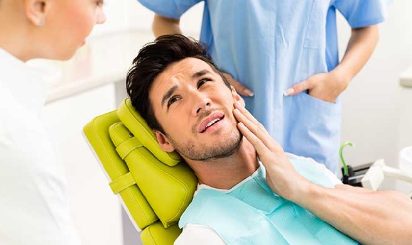 Image of emergency dentist - 5 Common Dental Emergencies And How An Emergency Dentist Can Help